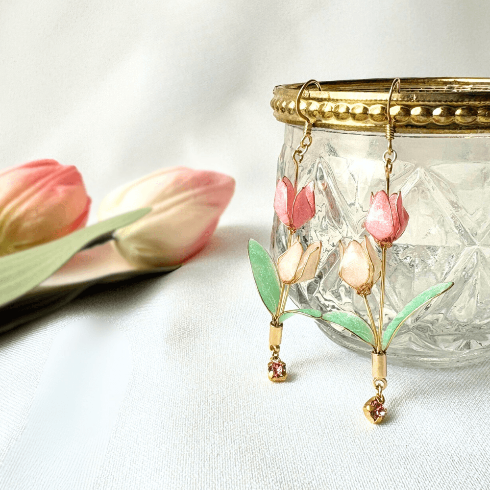 【チューリップ】イヤリング ピンクと白 揺れる ニッケルフリー 金属アレルギー対応 受注生産 春の新作 | 2枚目